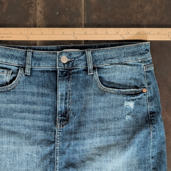 Stylish Blue Denim Mini Skirt - Picture 4 of 7